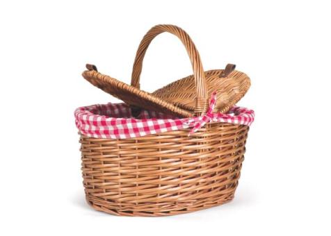 Wicker picnic basket Nature