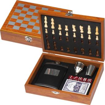 Playset with hip flask, chess and card game Brown