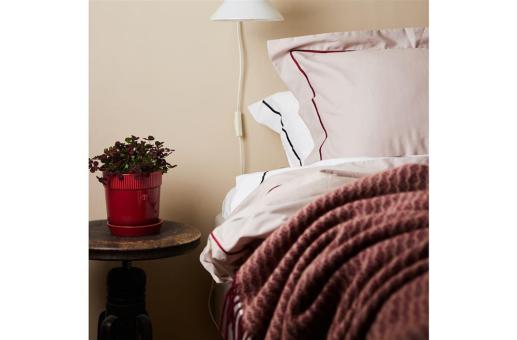 InSideOut Sagaform Ulli 100% Schurwolldecke aus Neuseeland Dunkelrot