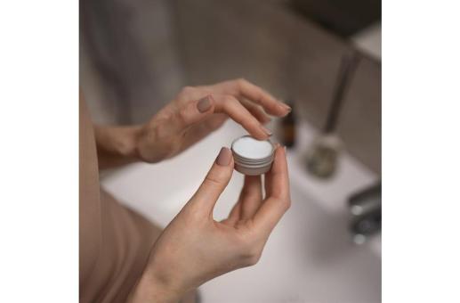 Runde Lippenbalsam-Dose aus recyceltem Aluminium Silber
