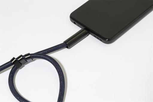 CuffCharge 60W Handgelenkband mit Lade- und Datenkabel aus RPET Dunkelblau