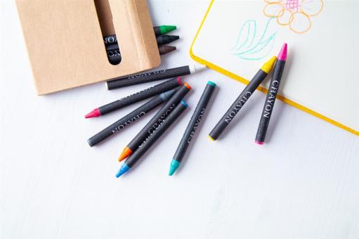 Lola set of 12 crayons Black
