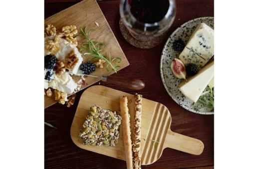 Sagaform cutting &amp; serving board small Light brown