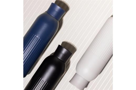 InSideOut Sagaform Tekla Push Stahlisolierflasche mit Druckverschluss (recycelt) 500 ml Dunkelblau