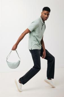 XD Collection Crescent AWARE™ RPET Half-Moon Sling Tasche Eisberggrün