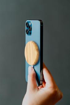 Comis magnetic wireless charger Nature