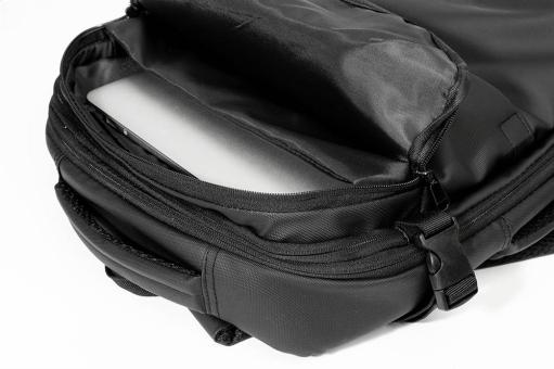 AeroBack vacuum compression backpack Black