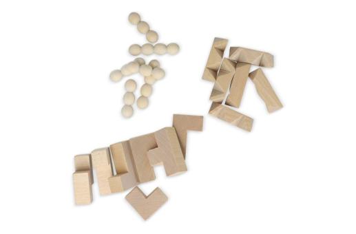 Dieses nachhaltige Set enthält drei spannende Denkspiele: ein Sternenpuzzle, ein Pyramidenpuzzle und ein 3D-Würfelpuzzle, die alle aus FSC-Holz gefertigt sind. Sie sind in einer FSC-Holzbox Holz